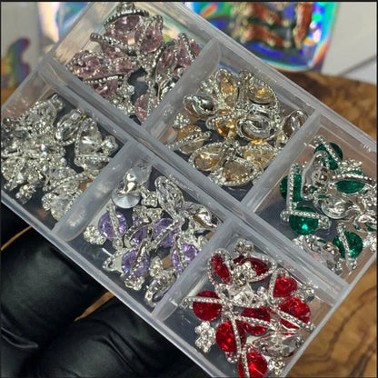 About 24Pcs/Box Mixed Designer Gems Nail Charms 10-15mm Luxury Parts Jewelry Y2K Planet Bow Hearts Rhinestones Nails Decoration*